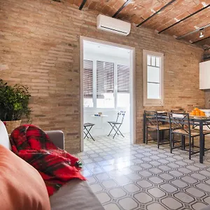 Happy People Gaudi Sant Pau Apartman Barcelona