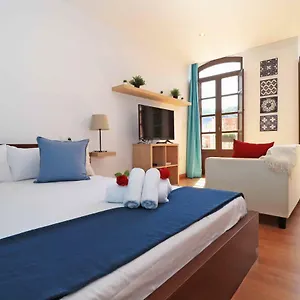 https://del-parque-flats-estudio-lagunillas.es-andalucia.com